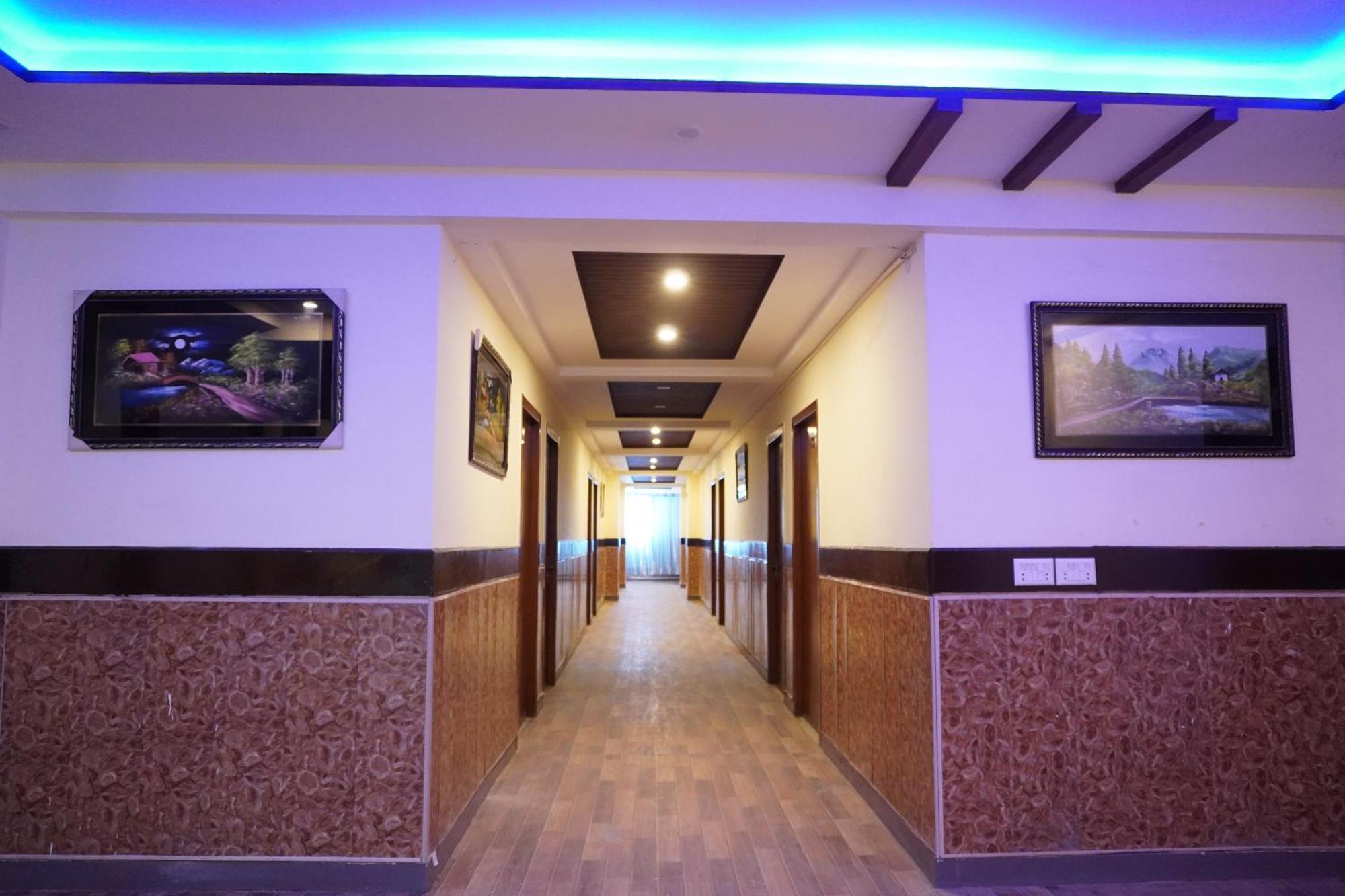 National Hotel Lahore Esterno foto