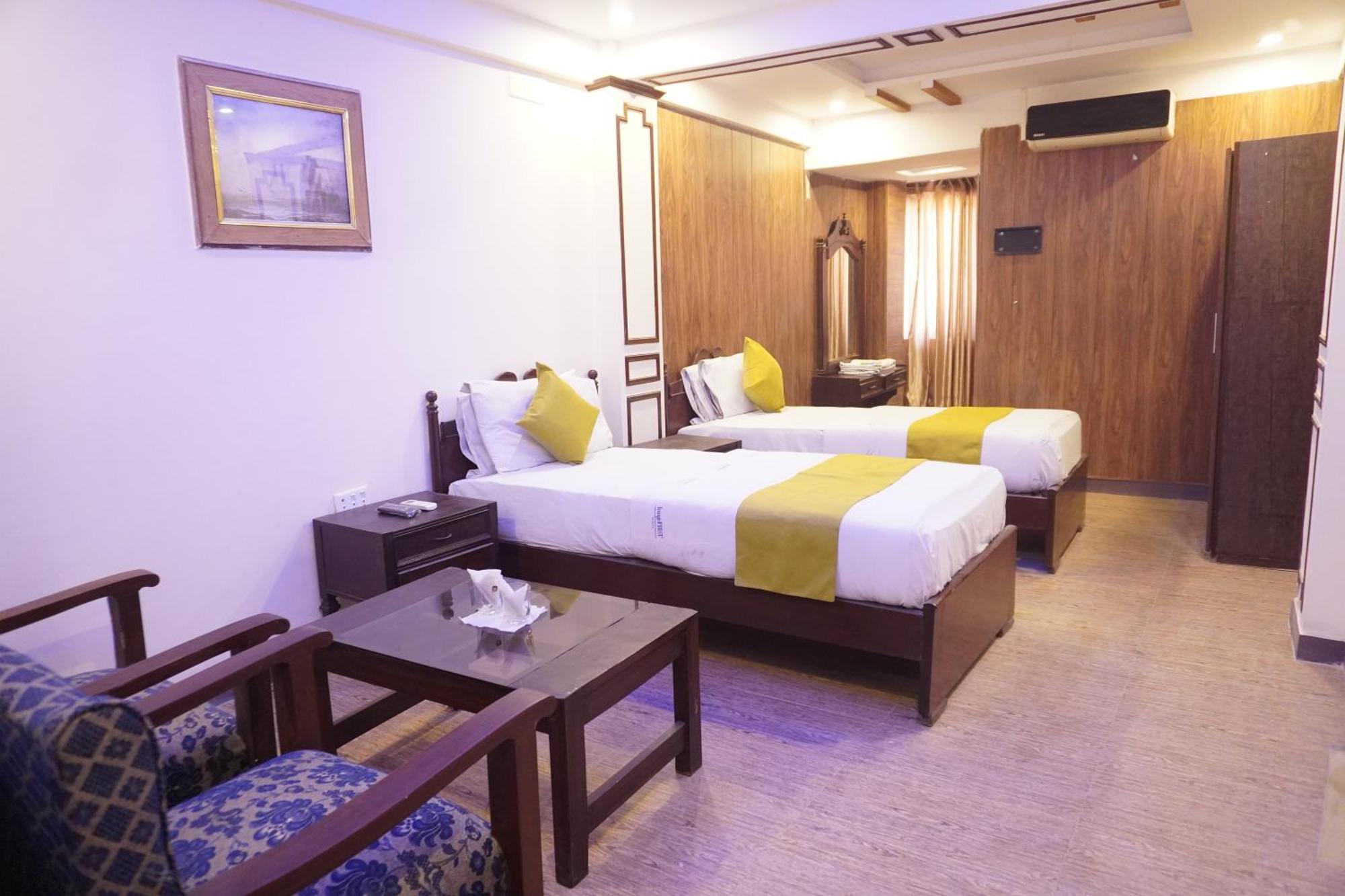National Hotel Lahore Esterno foto