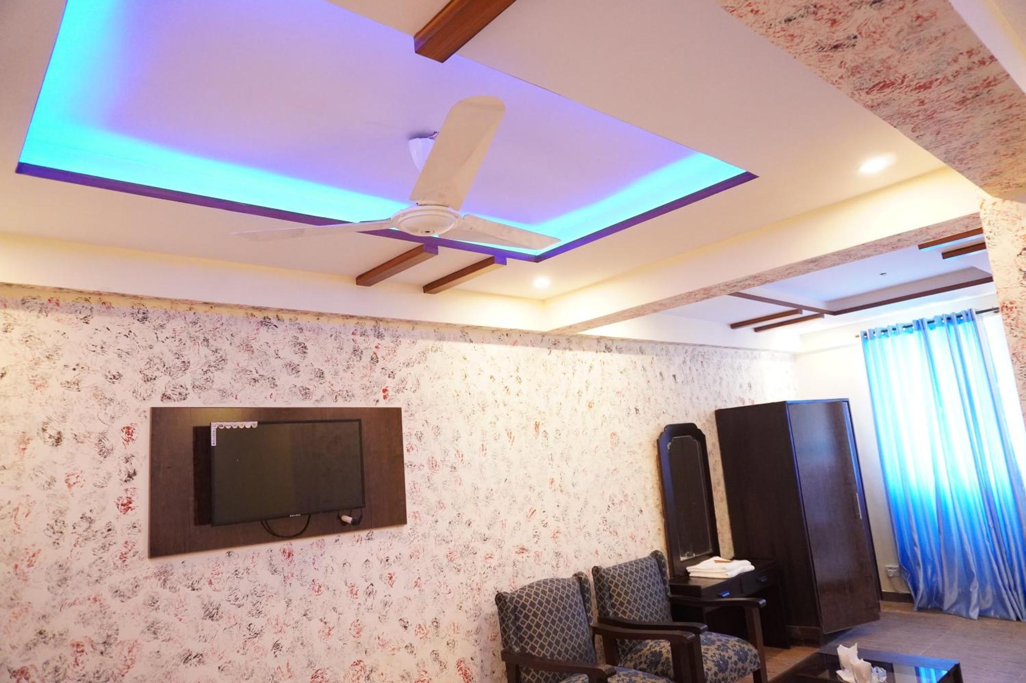 National Hotel Lahore Esterno foto