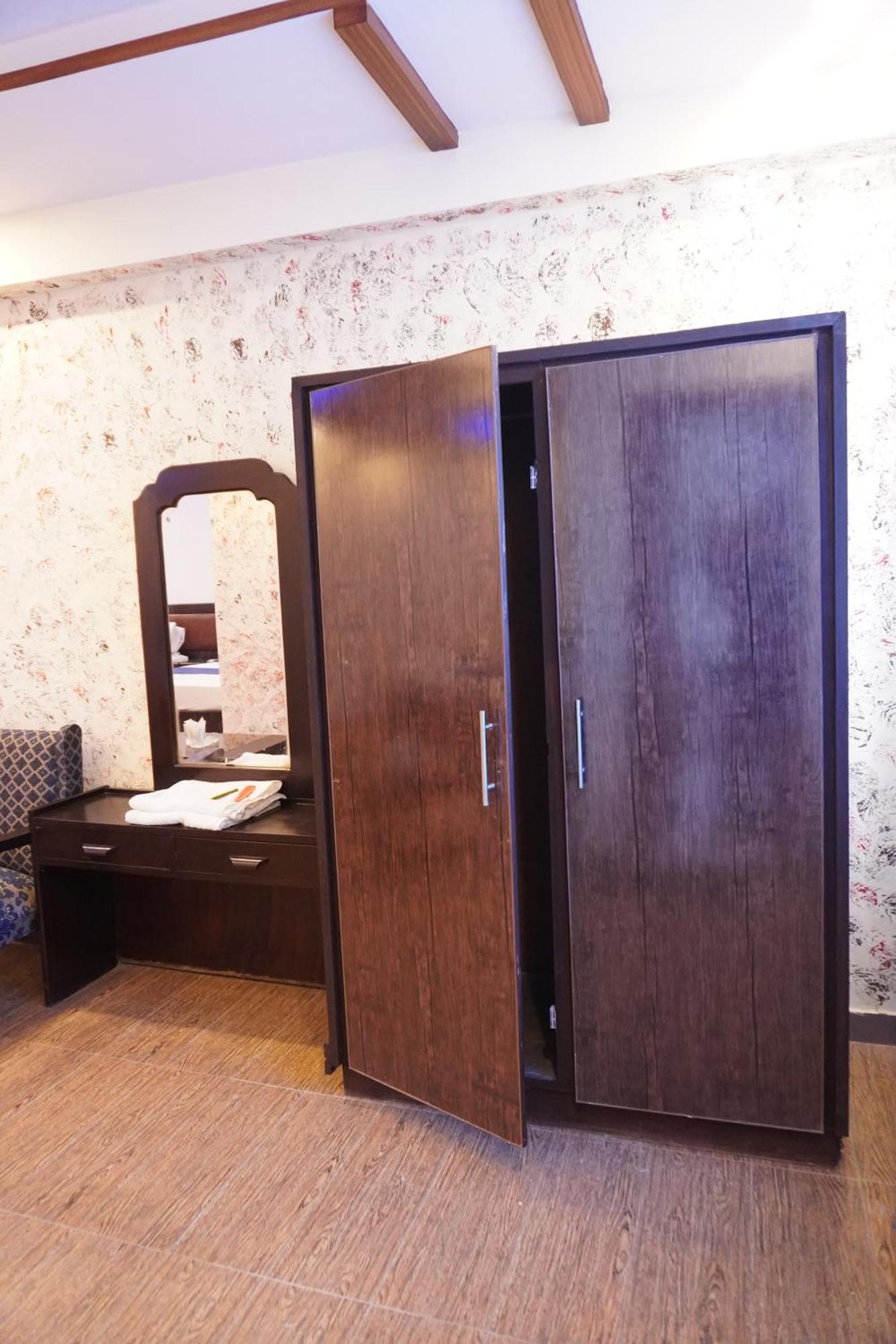 National Hotel Lahore Esterno foto