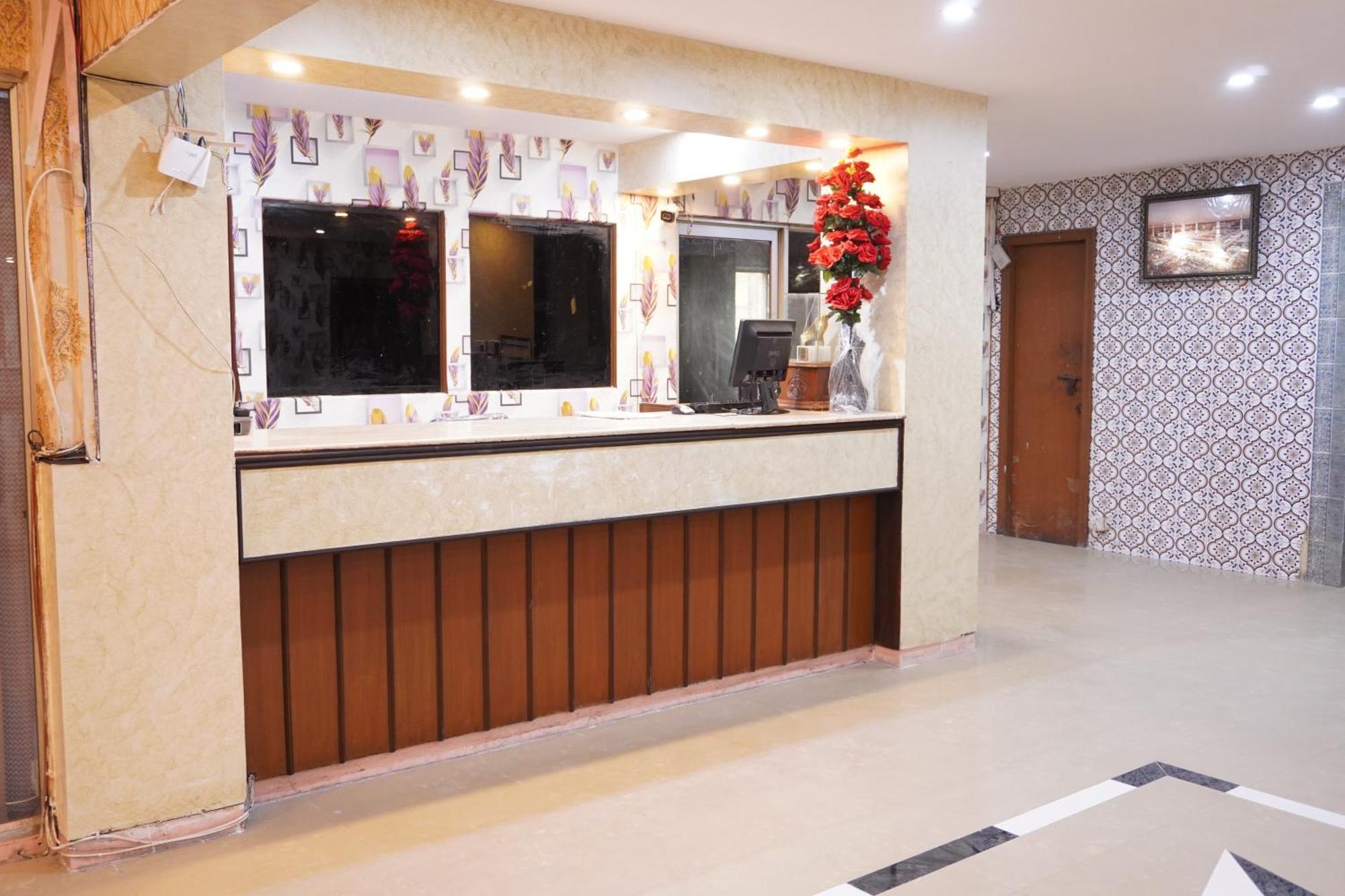 National Hotel Lahore Esterno foto