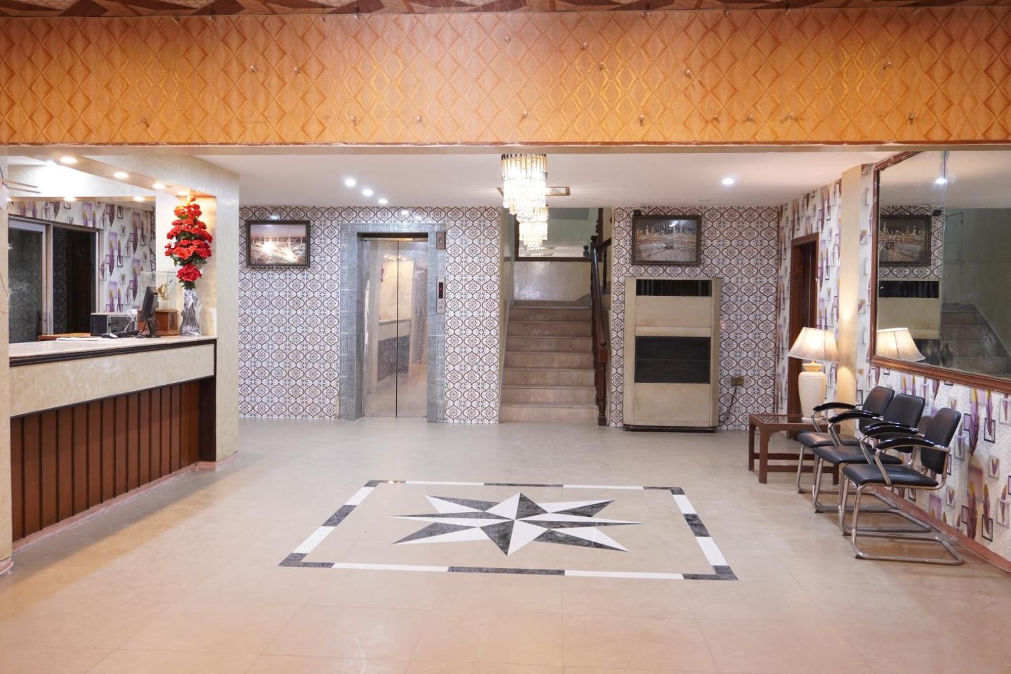 National Hotel Lahore Esterno foto