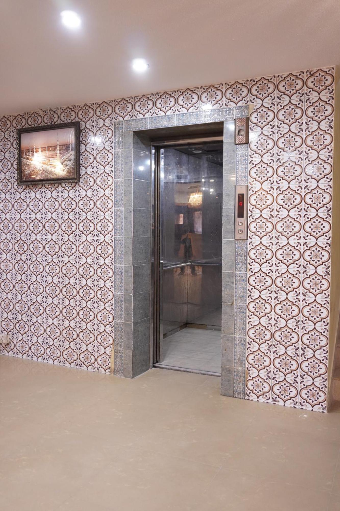 National Hotel Lahore Esterno foto