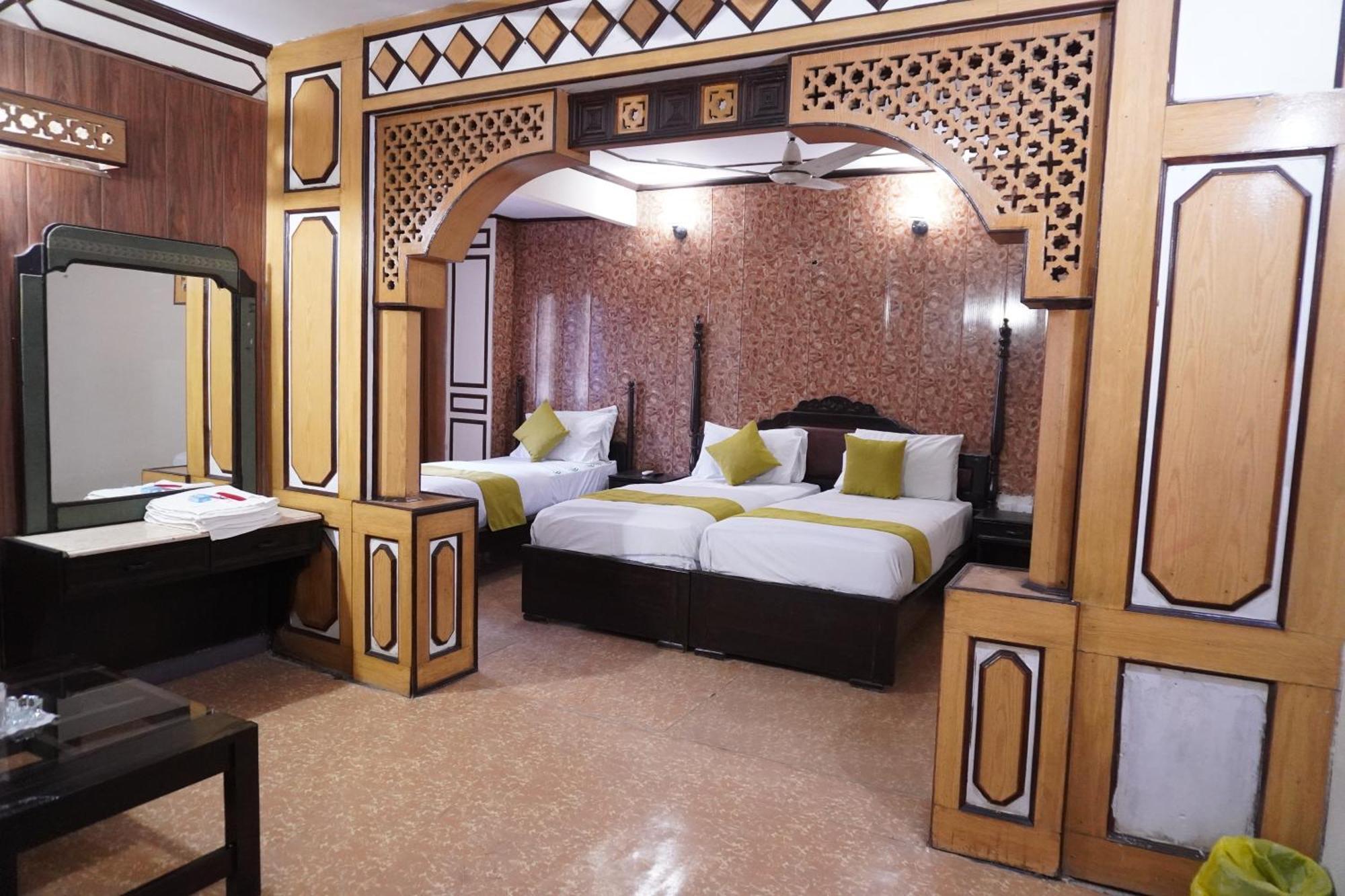 National Hotel Lahore Esterno foto