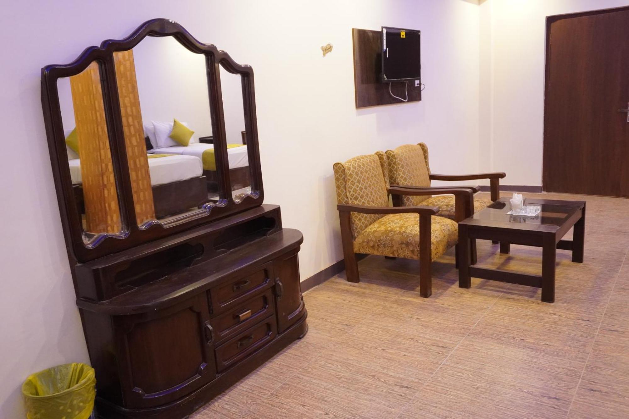 National Hotel Lahore Esterno foto