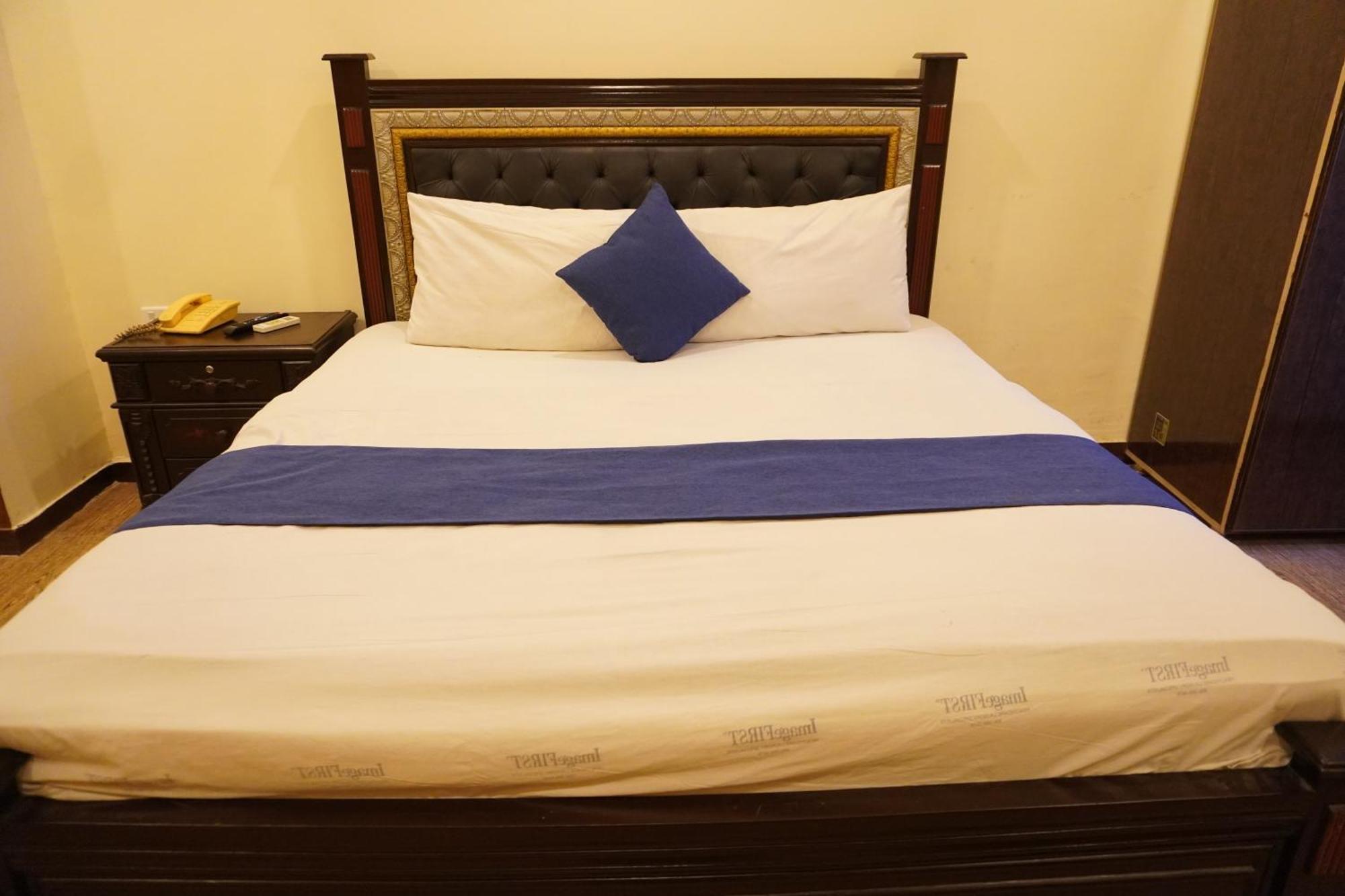 National Hotel Lahore Esterno foto