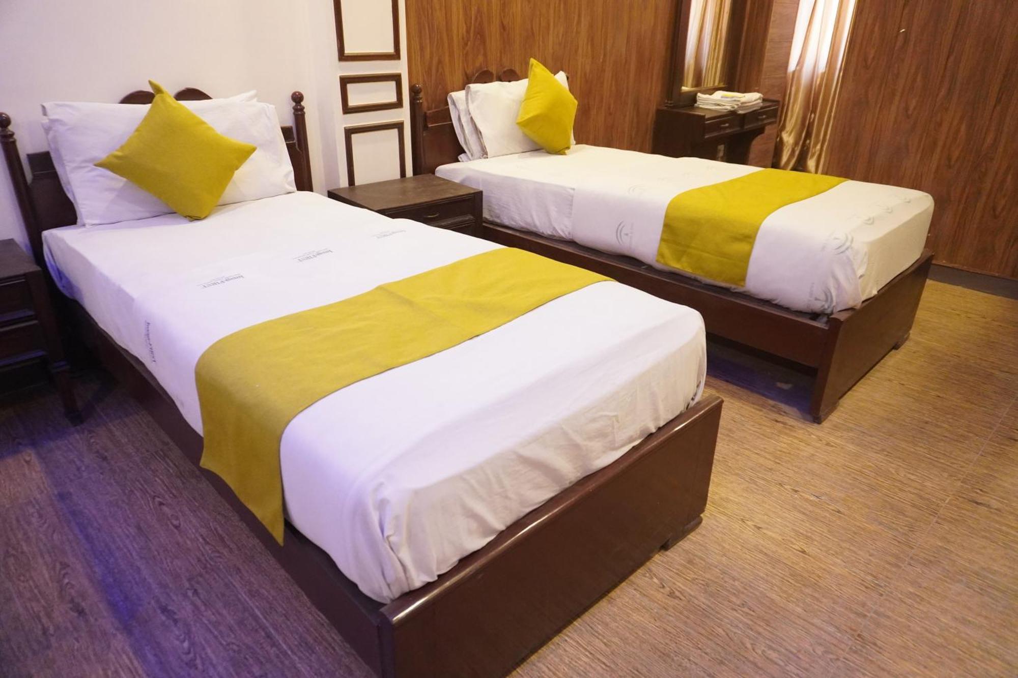 National Hotel Lahore Esterno foto
