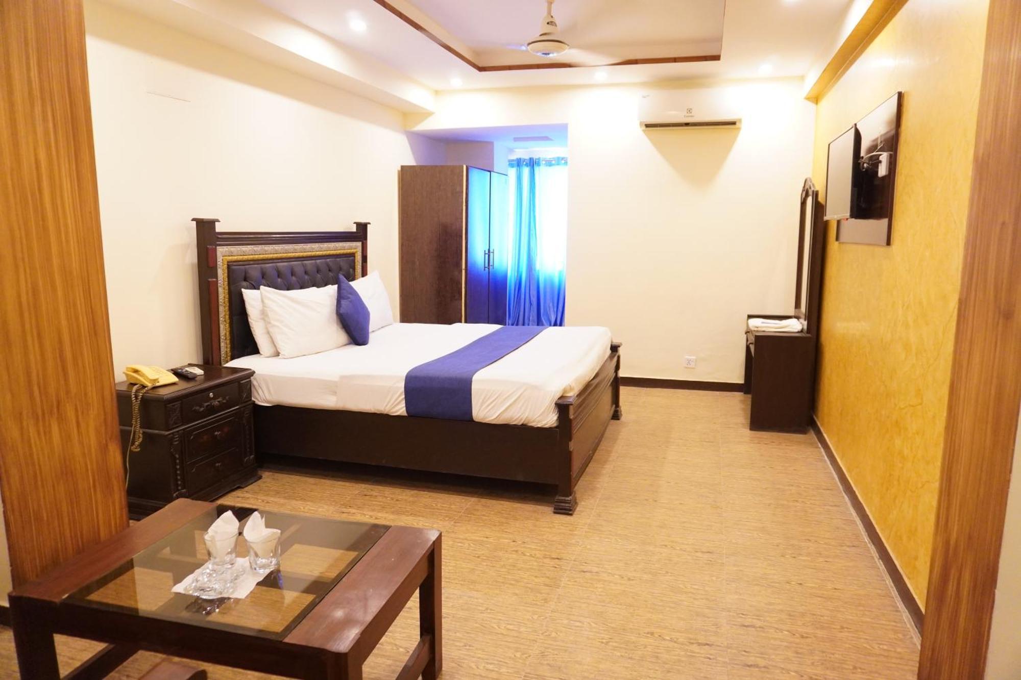 National Hotel Lahore Esterno foto