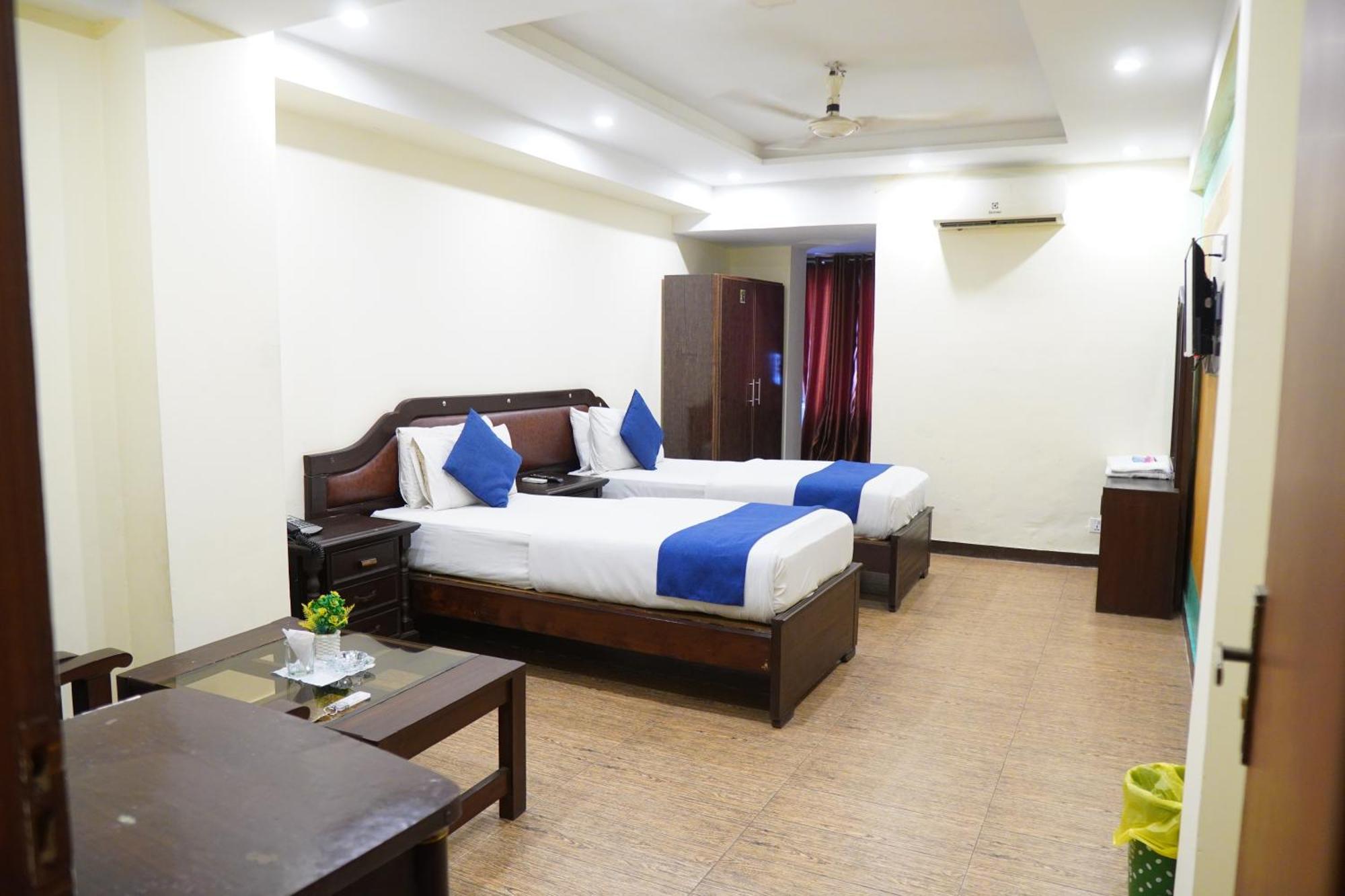 National Hotel Lahore Esterno foto