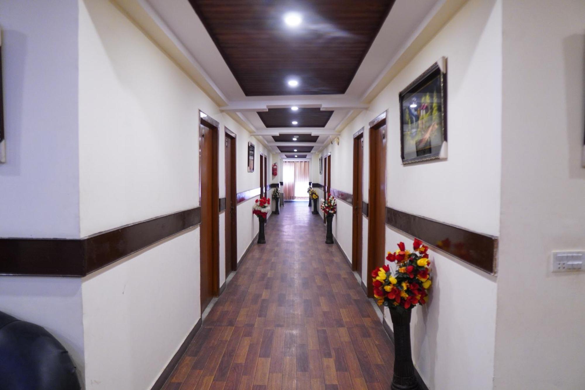 National Hotel Lahore Esterno foto