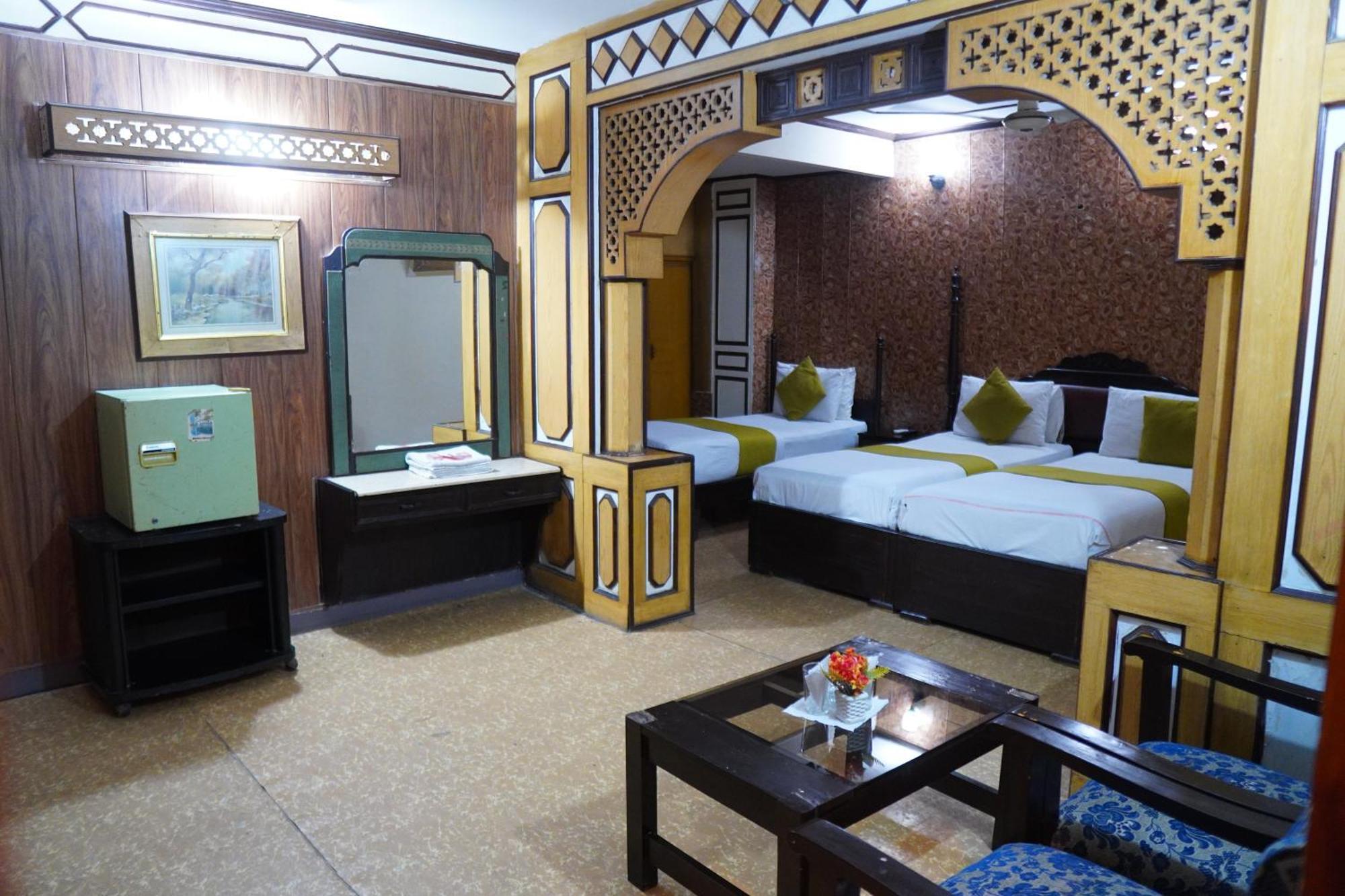 National Hotel Lahore Esterno foto