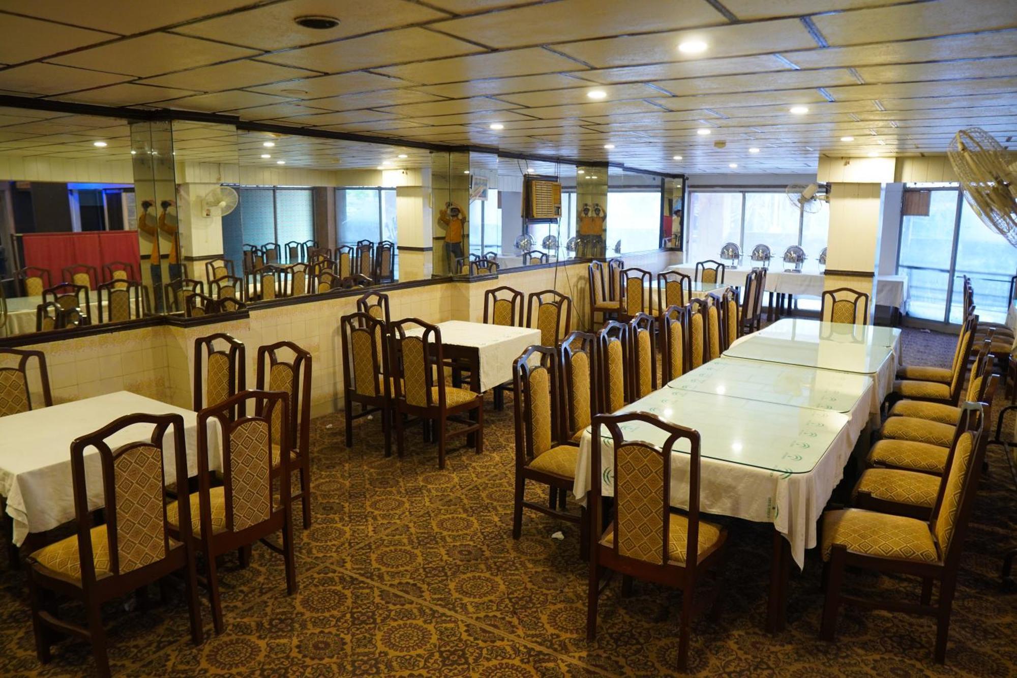 National Hotel Lahore Esterno foto