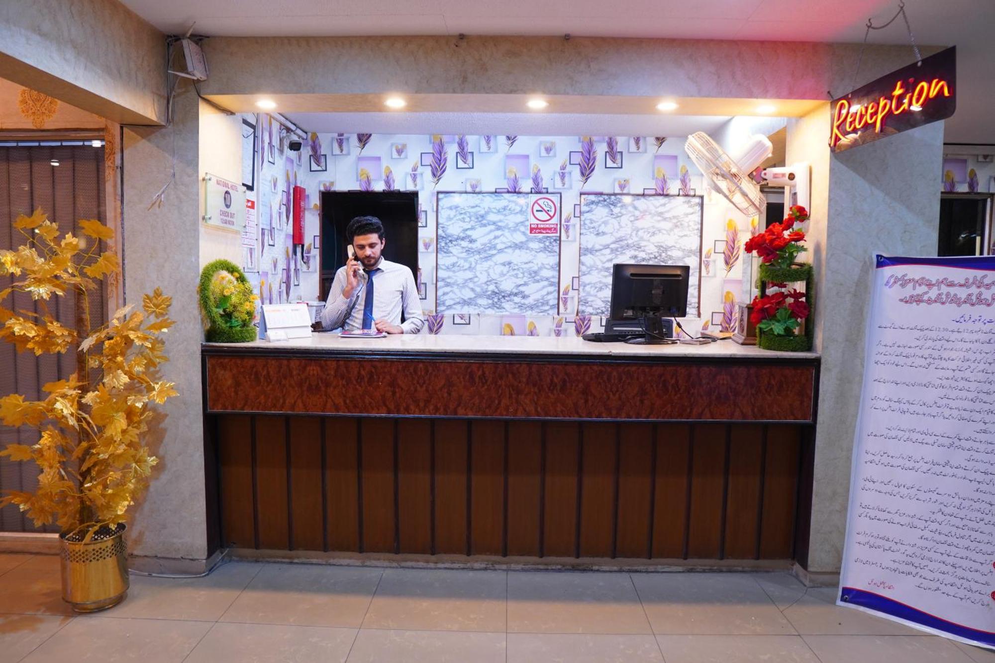 National Hotel Lahore Esterno foto