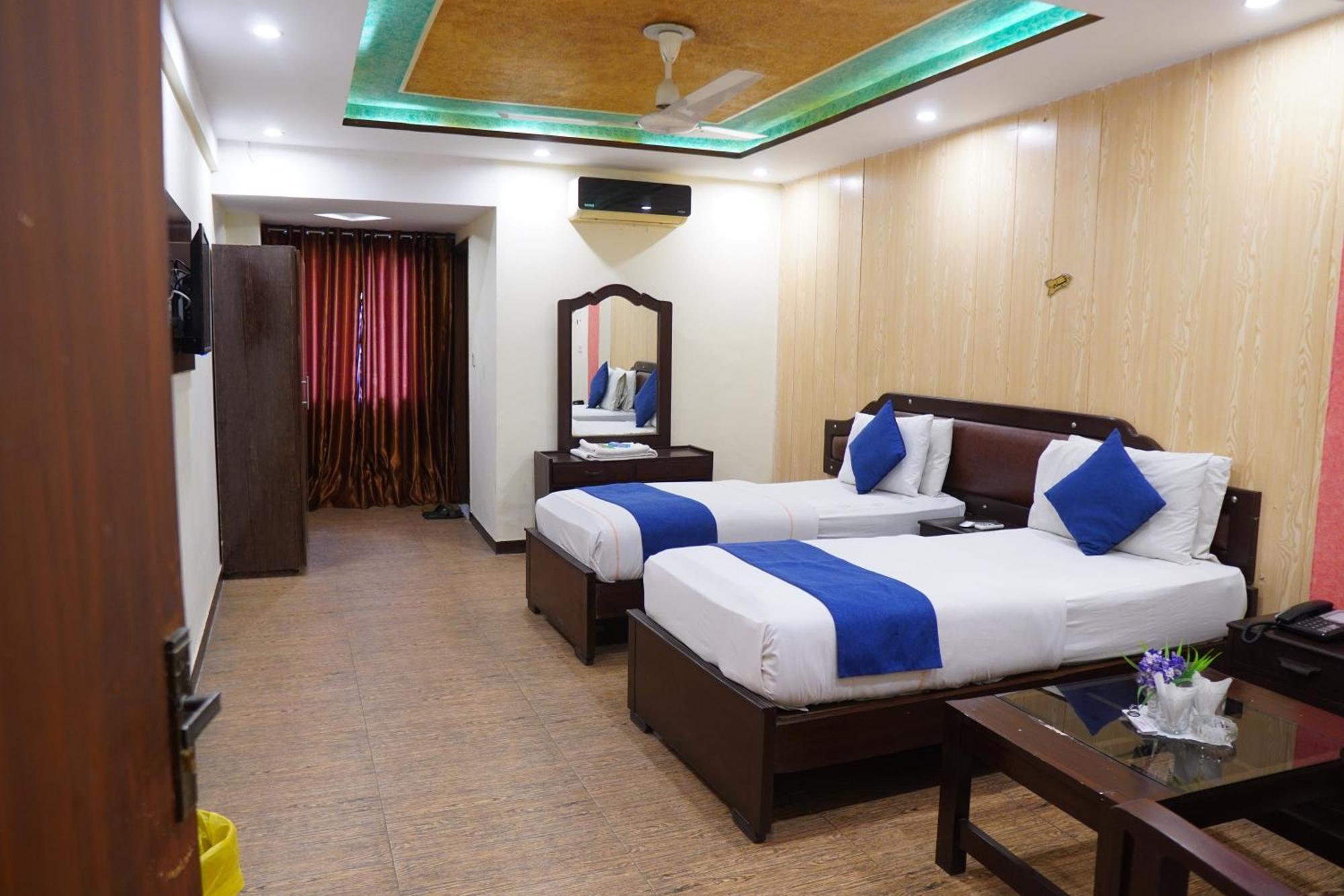 National Hotel Lahore Esterno foto