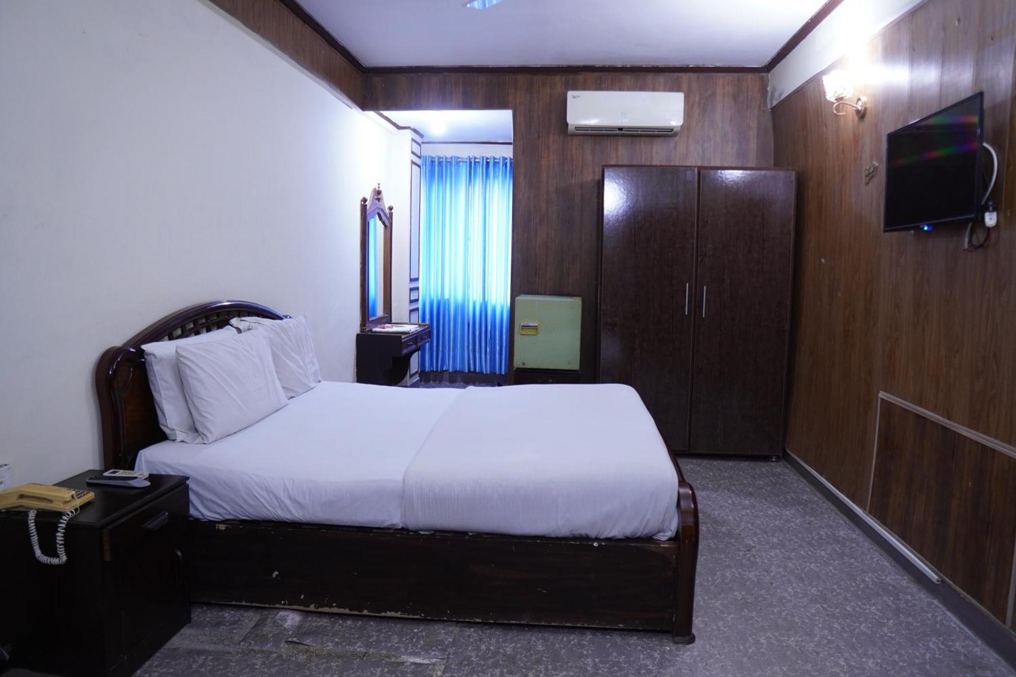 National Hotel Lahore Esterno foto