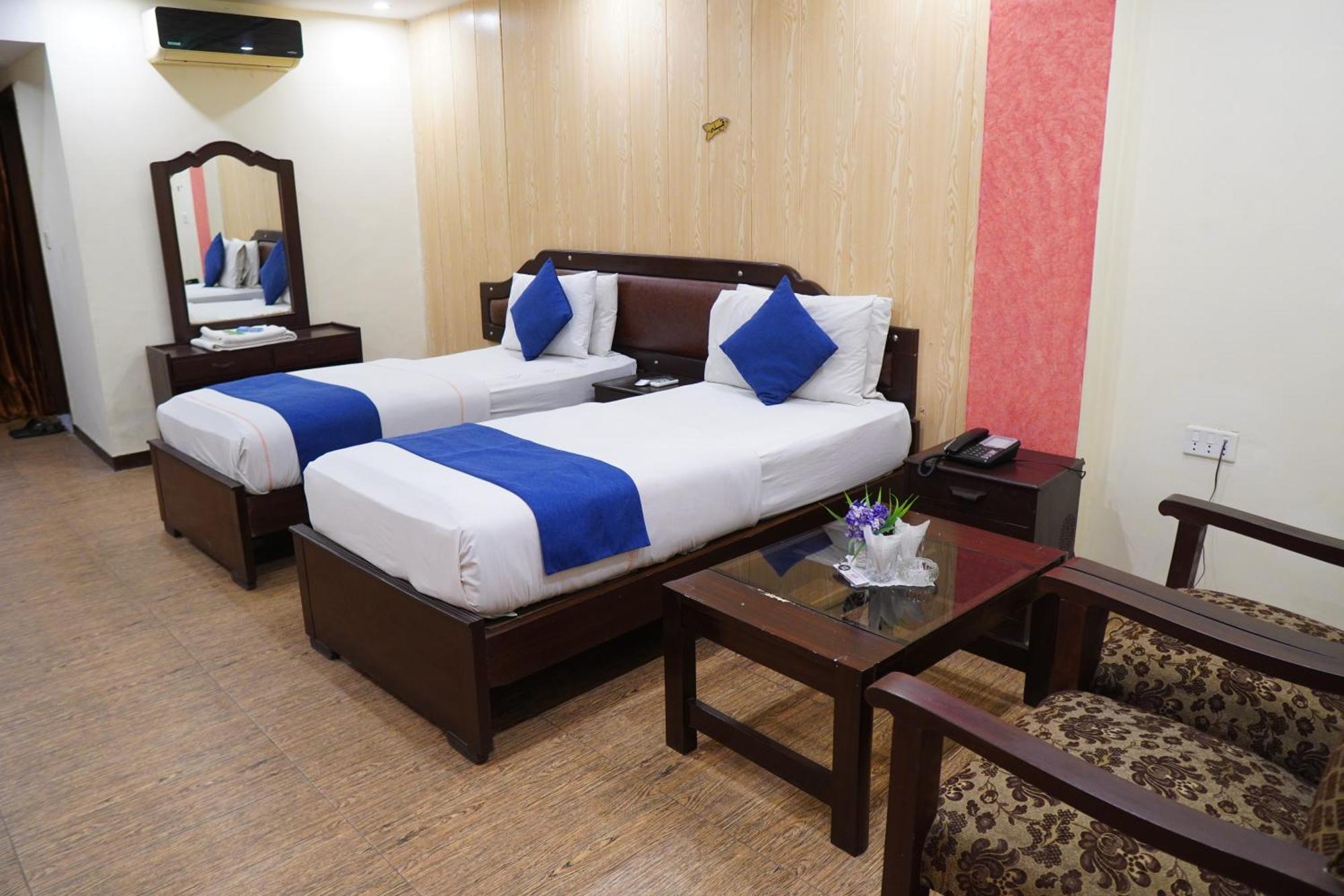National Hotel Lahore Esterno foto
