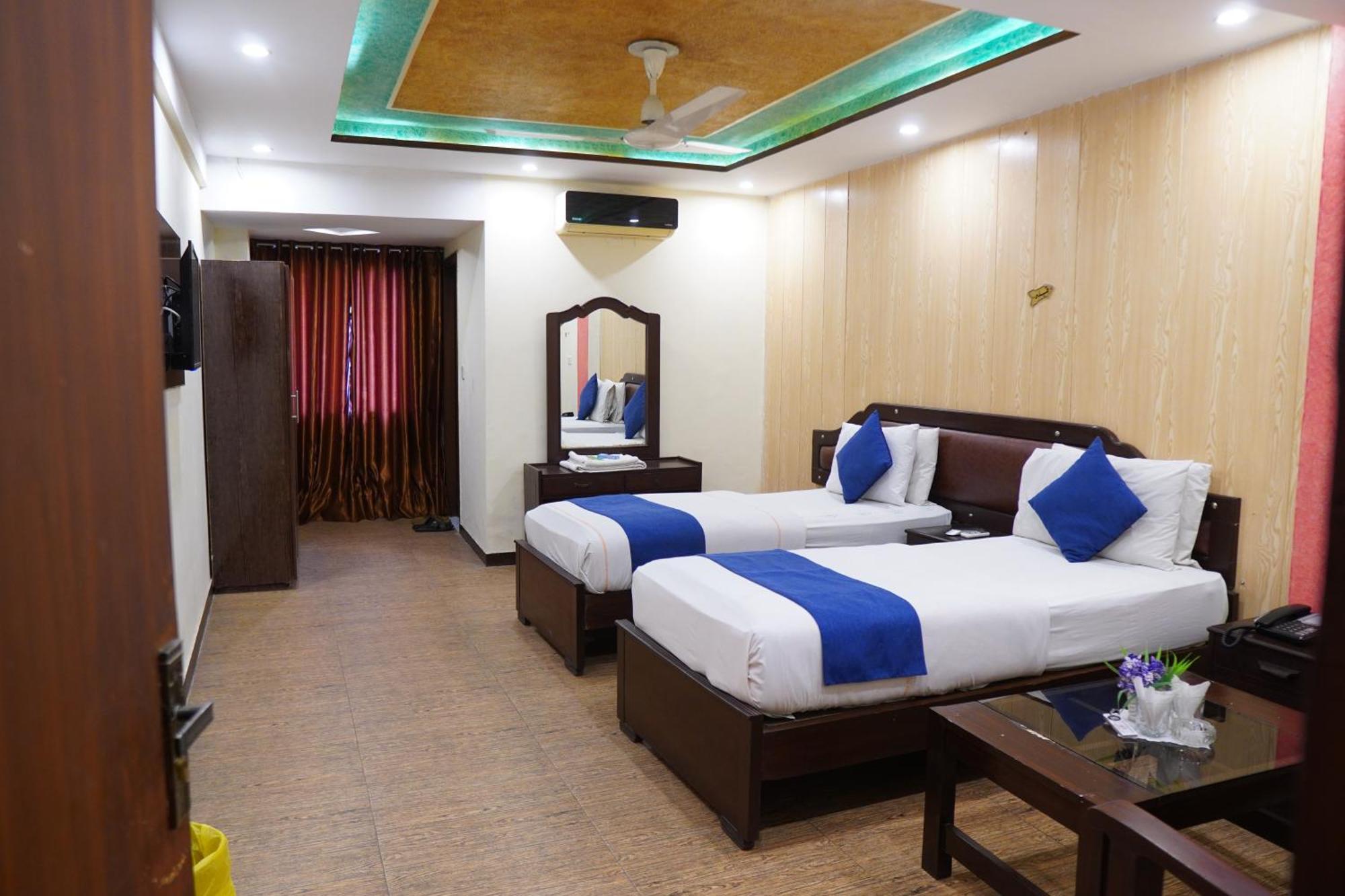 National Hotel Lahore Esterno foto